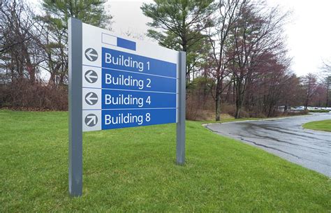 Building Directional Signage 的图像结果