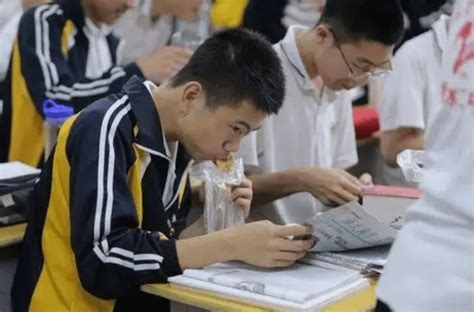 一分一段表，贵州2022高考成绩排名出炉，17万高考生达到本科线！_理科_文科_本线