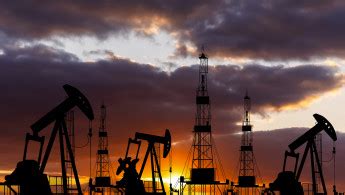 Saudi Arabia closes oil fields as Strait of Hormuz crisis mounts