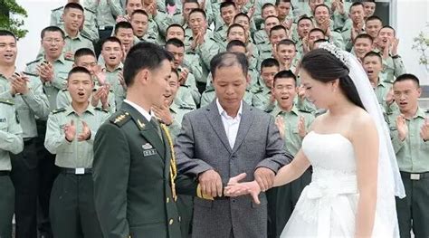 谁言嫁给军人不幸福：看解放军集体军婚现场_新闻_腾讯网