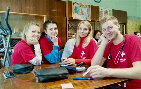 Волонтеры-медики провели акцию, приуроченную ко Всемирному дню пожилого ...