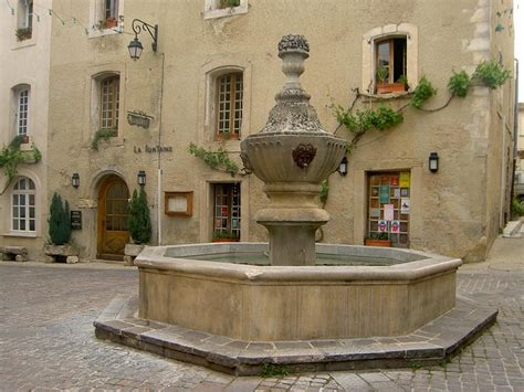 MAISON DE CHARME LA FONTAINE (Venasque) - Hotel Reviews & Photos ...