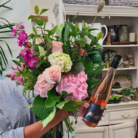 Flowers with Wine – Blanc Flowers