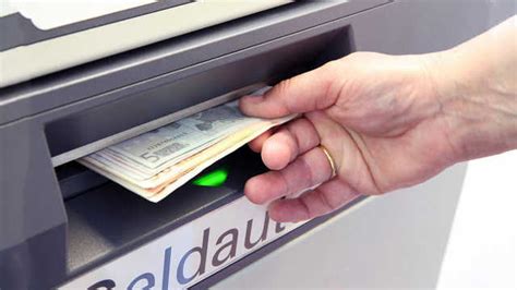 农行存折可以在ATM机上取款吗？-