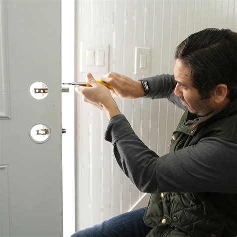 Kwikset Arlington Antique Brass Single-Cylinder Deadbolt Entry Door ...