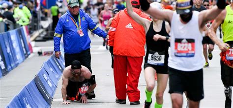 Despite Agonising Pain, Soldier Crawls Past Marathon Finish Line To ...