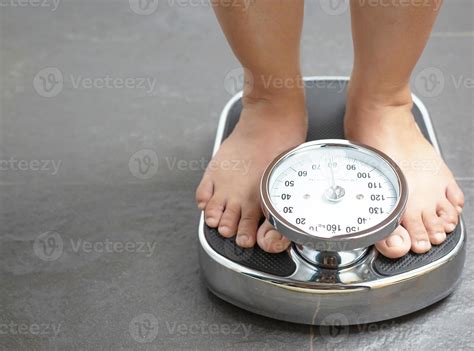 Weight Scale for Obese Women 14980687 Stock Photo at Vecteezy