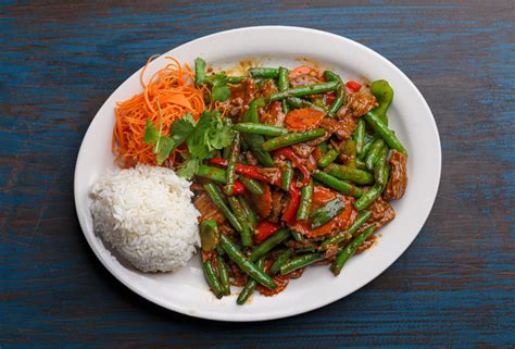 HOW TO MAKE PAD PRIK KING - Thai Banana Leaf