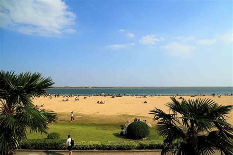 高清：“人造沙滩”亮相上海南外滩_旅游频道_凤凰网