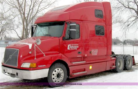 2003 Volvo 770 semi truck in Topeka, KS | Item 1101 sold | Purple Wave