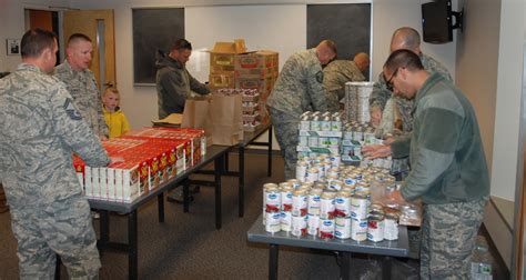 Spreading Thanksgiving bounty > Peterson and Schriever Space Force Base > Display