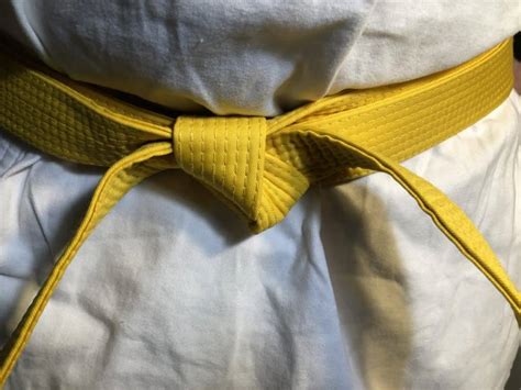 How to Tie a Karate Belt Tightly That Won’t Suffocate- Pics and Video ...