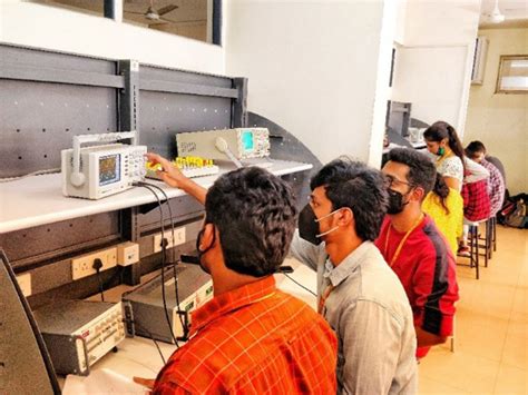 School Of Electronics And Communication Engineering Lab Fesilities ...