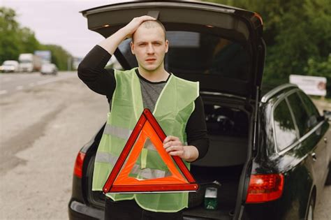 Car with problems and a red triangle to warn other road users | Free Photo