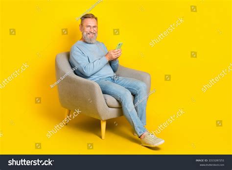 40,369 Man Sitting In Chair And Hold Images, Stock Photos & Vectors ...