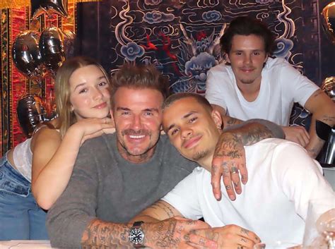 Brooklyn Beckham no aparece en el mensaje de Año Nuevo de papá David en ...