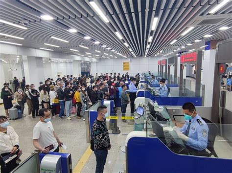 广西：出境游业务恢复 第一批旅游团队顺畅通关