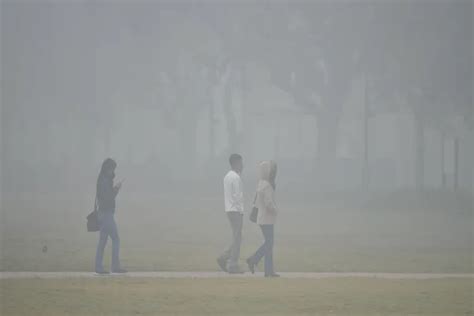 Air quality worsens in Delhi, AQI recorded at 438