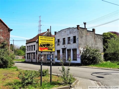 Graffiti In Doel, Belgium - Amazing Images And Pictures.
