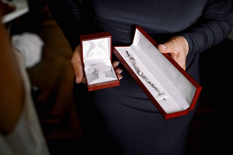 How to Pack Jewelry for Moving | Chicago Moving Company | New City Moving