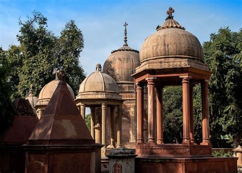 This museum of the dead in Agra is actually an architectural wonder ...