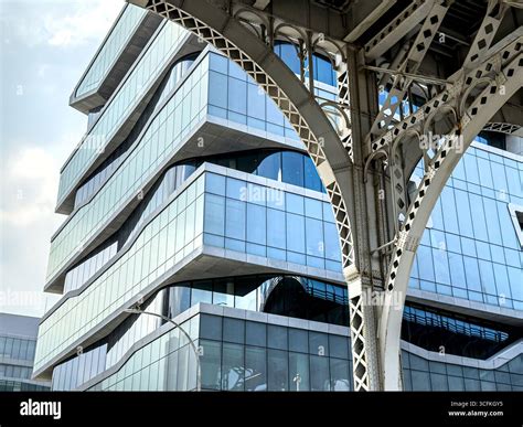 Henry r kravis hall hi-res stock photography and images - Alamy