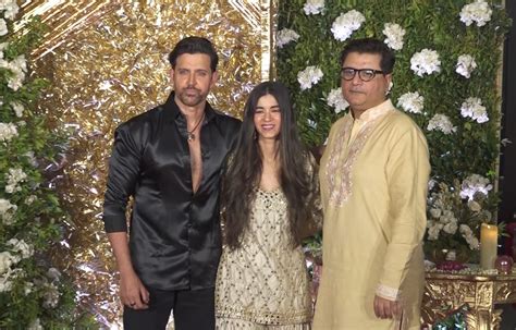Hrithik Roshan, Saba Azad walk hand-in-hand at Ramesh Taurani's star ...