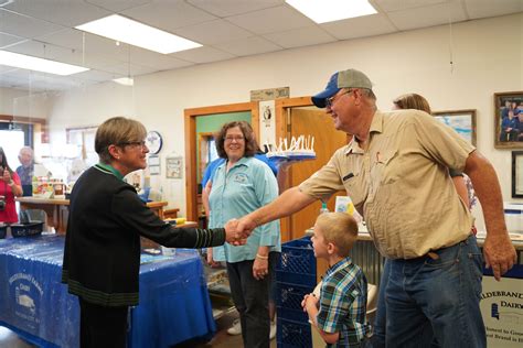 Governor Kelly proclaims Kansas Dairy Month in visit to Hildebrand ...