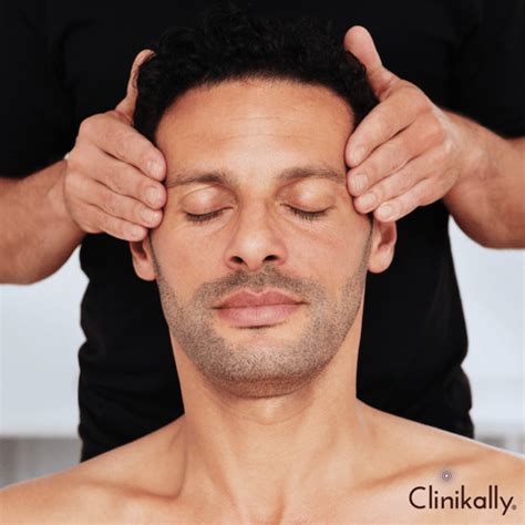 How to Apply Coconut Oil for Hair Growth | Clinikally