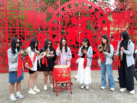 沿着长江感知中国——我校留学生赴宜昌五峰社会实践与文化体验-武汉大学国际教育学院