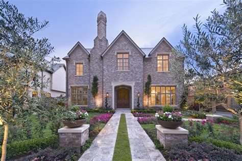 English Tudor House - Square Kitchen Layout