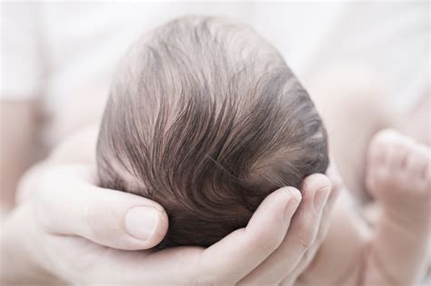 15 fotos de recién nacidos que caben en tus manos | BabyCenter