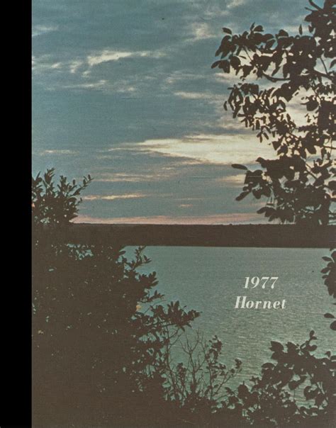 (Reprint) 1977 Yearbook: Azle High School, Azle, Texas : Amazon.in: Books