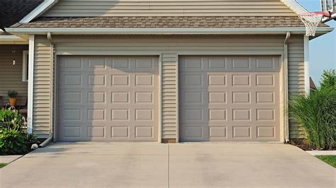 5 best garage door colors for beige houses