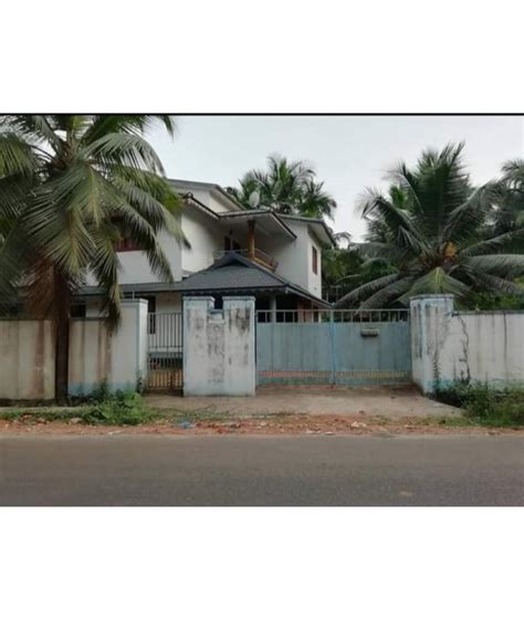 30 Cent Land with 6 BHK House Balussery Calicut