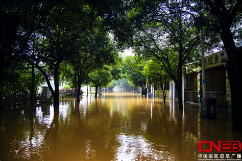 广西桂林：漓江现147.9米洪峰水位 部分街道被淹 | 中国灾害防御信息网