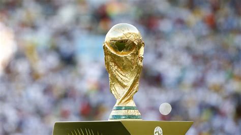 FIFA World Cup Trophy 的图像结果