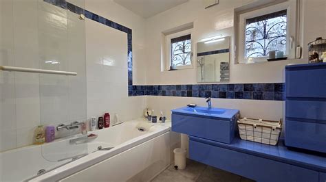 Maison individuelle pleine de charme avec chambre et salle de bains au ...