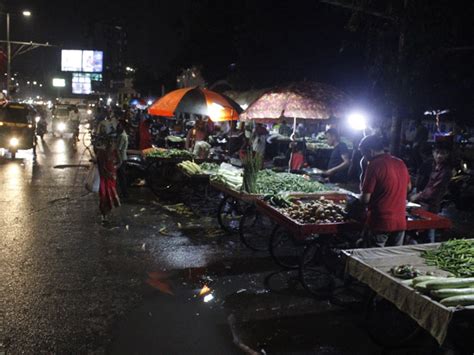 The problem of traffic jams due to illegal vegetable markets at more ...