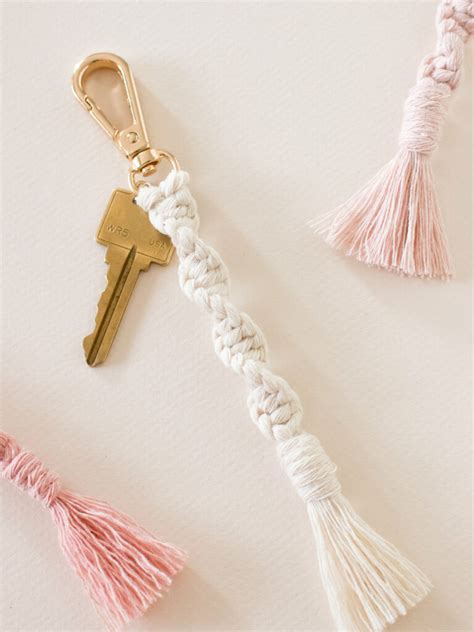 Macrame Animal Keychain Tutorial 的图像结果