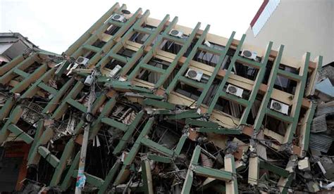 Quake hits Ecuador