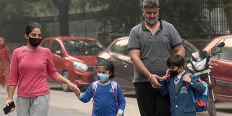 Delhi govt sends notice to 12 private schools for forcing parents to ...