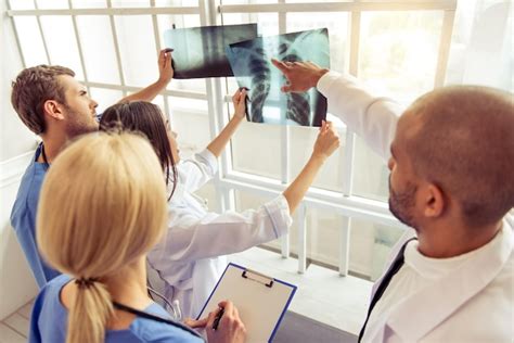 Group of medical doctors | Premium Photo