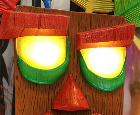 Slideshow: Crash Bandicoot Aku Aku First 4 Figures Statue