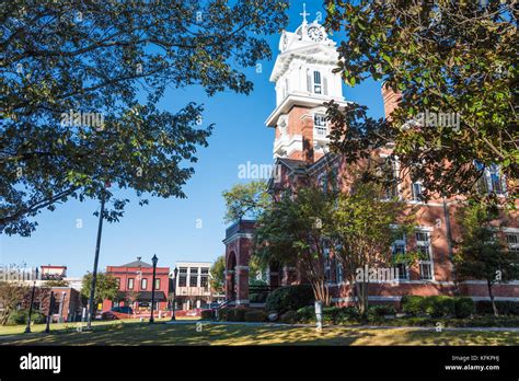 Gwinnett courthouse square hi-res stock photography and images - Alamy
