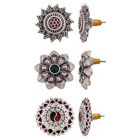 Set of three stylish studs – VOYLLA