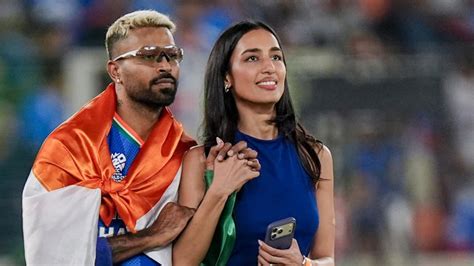 Pune lawyer alleges Hardik Pandya insulted national flag, files police ...