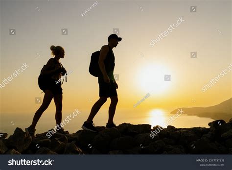 People Walking Together 的图像结果