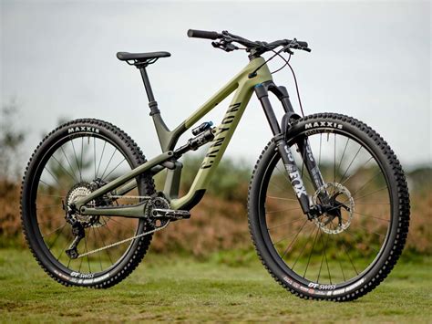 2022 Canyon Spectral goes big in Alloy, CFR, Mullet & more! - Bikerumor