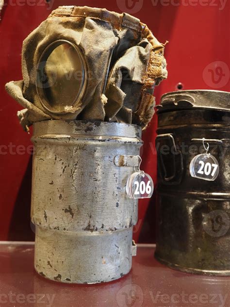 first world war wwi gas mask 12023844 Stock Photo at Vecteezy